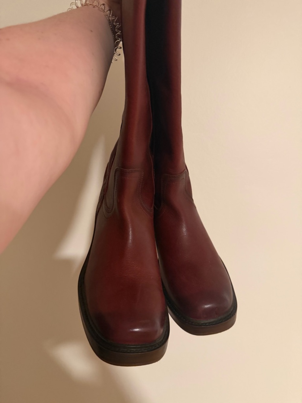 FRYE Kate Pull-On Boots, Merlot, Size 9, NWOT, 1 flaw - Picture 5 of 8